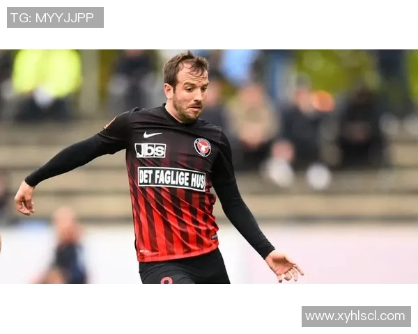 范德法特的传奇足球生涯与对现代足球的深远影响分析 范德法特的传奇足球生涯与对现代足球的深远影响分析