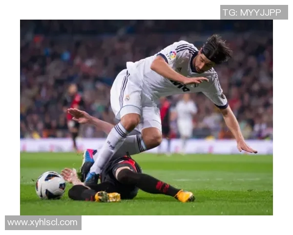 帕特罗纳图与图库曼的激烈对决揭示足球战术的精彩与魅力 帕特罗纳图与图库曼的激烈对决揭示足球战术的精彩与魅力